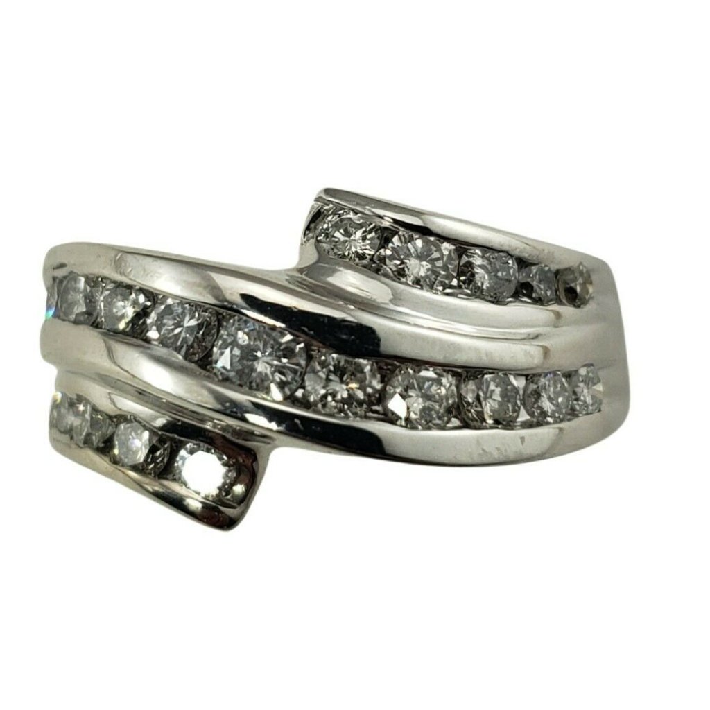 Vintage 14 Karat White Gold And Diamond Ring Size 5.5 #9883
